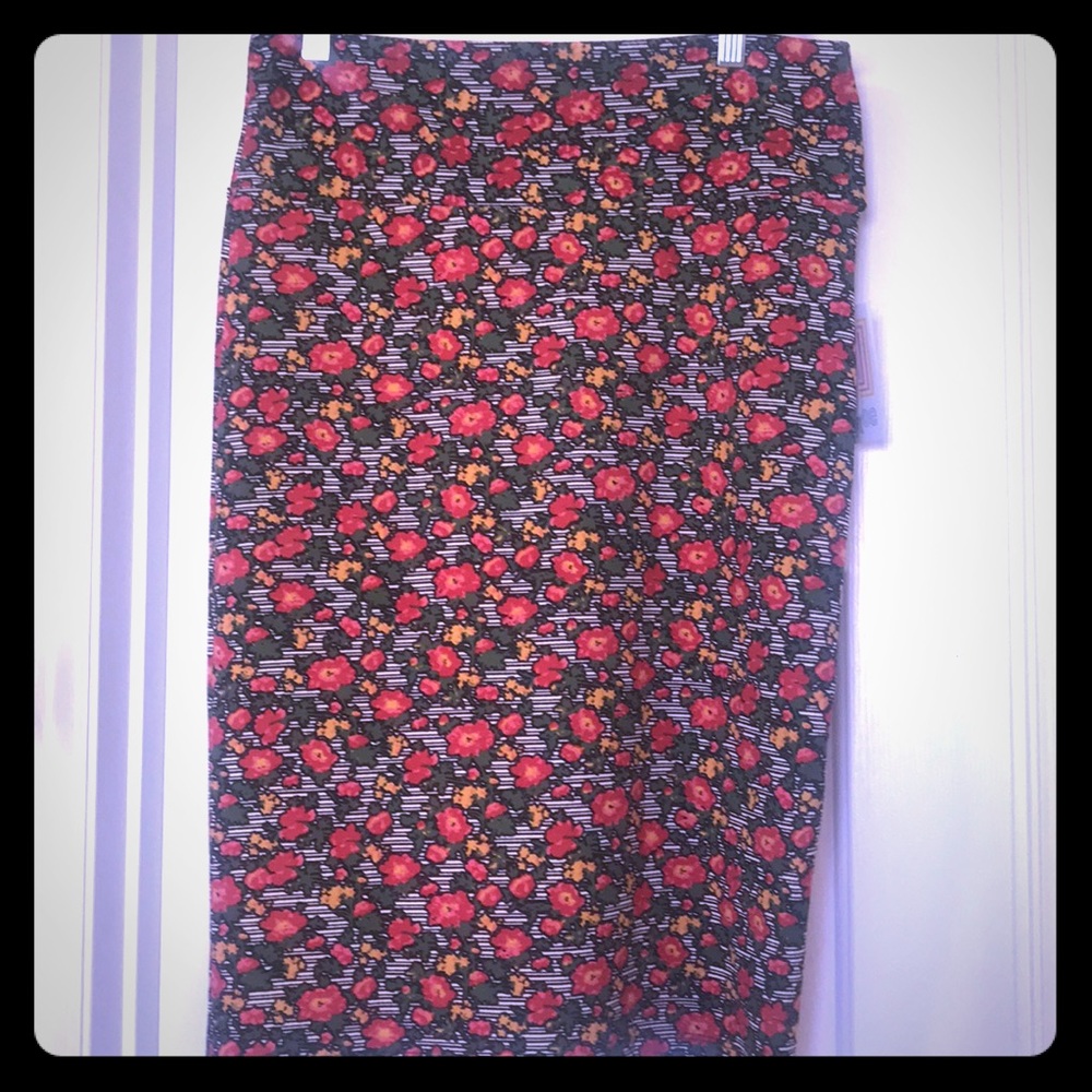 Beautiful floral LuLaRoe Cassie